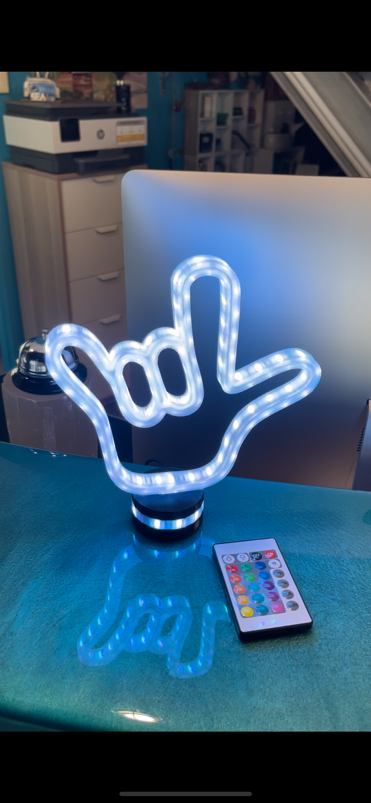 I love you 🤟🏽 light up hand on stand